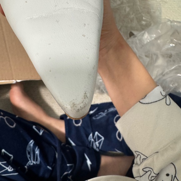 BCBG white pointed toe heels size 7 - Picture 10 of 10